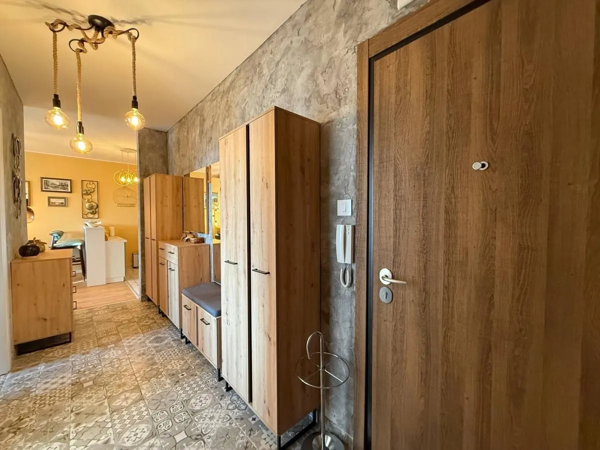 Prodaja, trosoban stan, 59m², Bulevar patrijarha Pavla, Novi Sad Sve Podlokacije