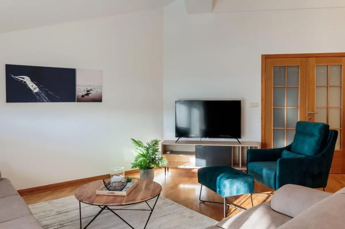 Rent, three bedroom apartment, 150m², Tivat, Crna Gora