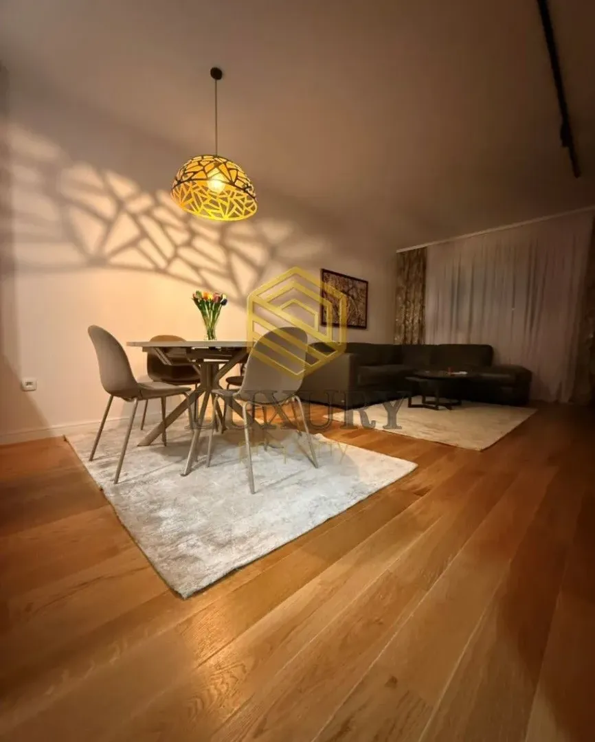 Izdavanje, dvosoban stan, 74m², Central Point, Podgorica
