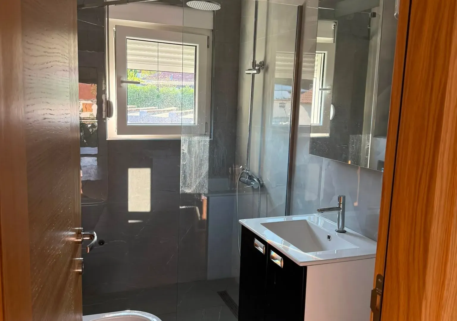 Izdavanje, dvosoban stan, 70m², Vranići, Podgorica