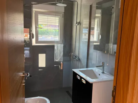 Izdavanje, dvosoban stan, 70m², Vranići, Podgorica - image 2