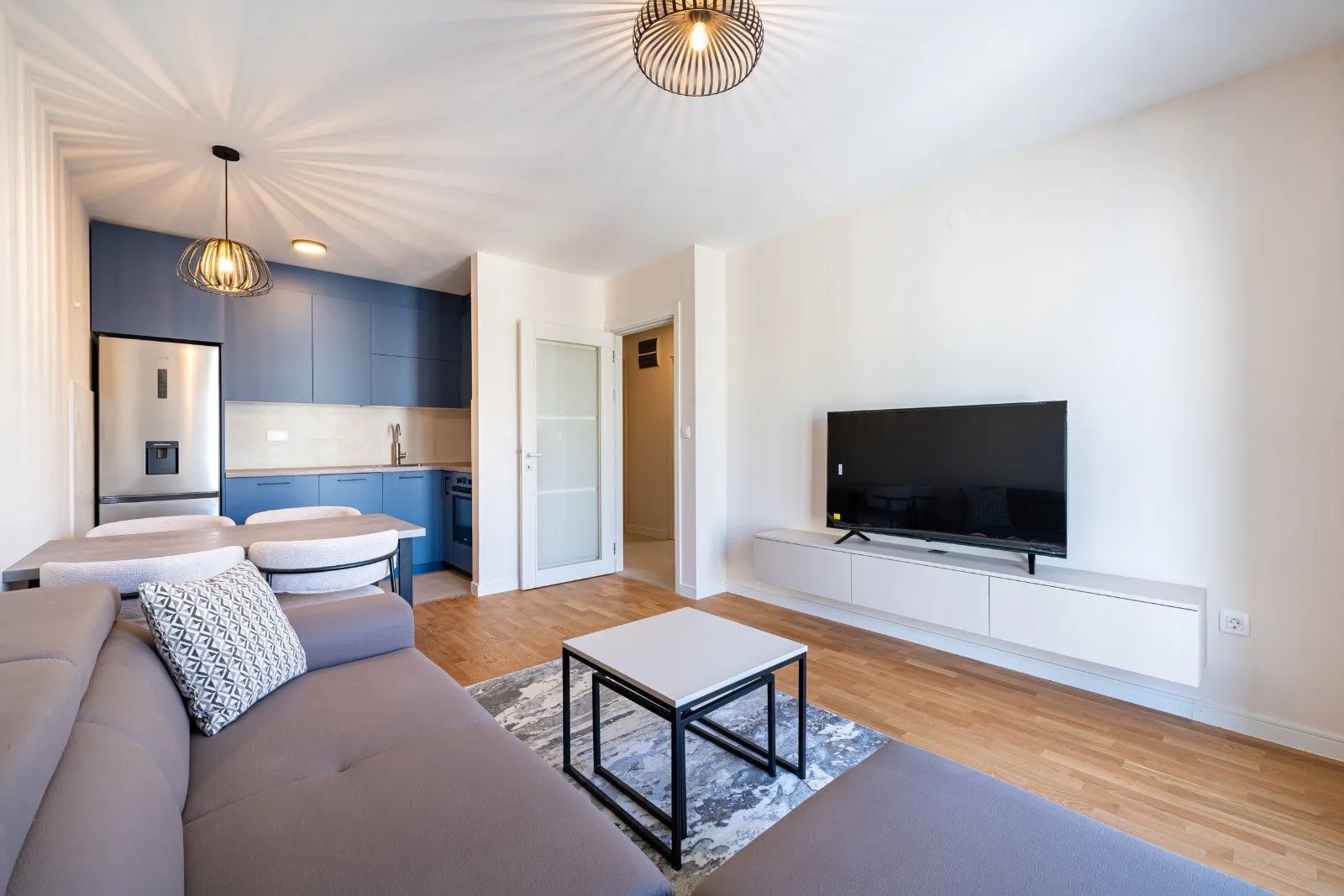 Izdavanje, jednosoban stan, 42m², Pobrežje, Podgorica