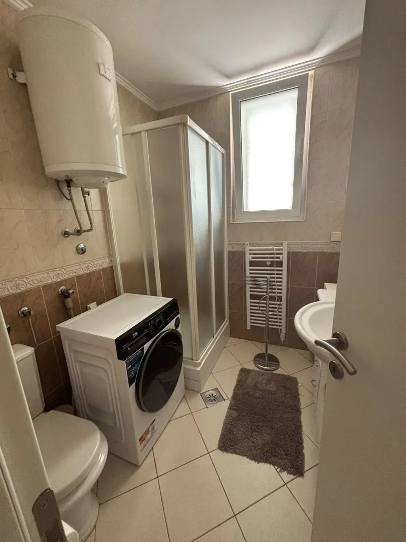 Izdavanje, jednosoban stan, 68m², Centar, Tivat