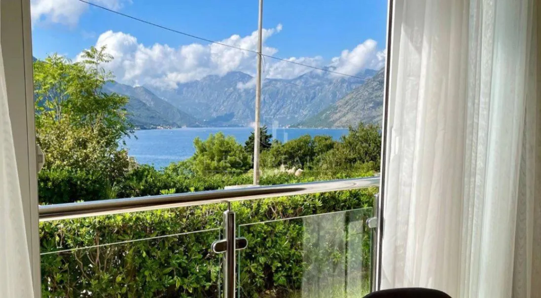 Sale, two bedroom apartment, 65m², Dobrota, Kotor