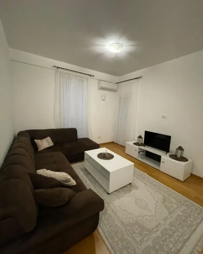 Izdavanje, jednosoban stan, 50m², Stari Aerodrom, Podgorica
