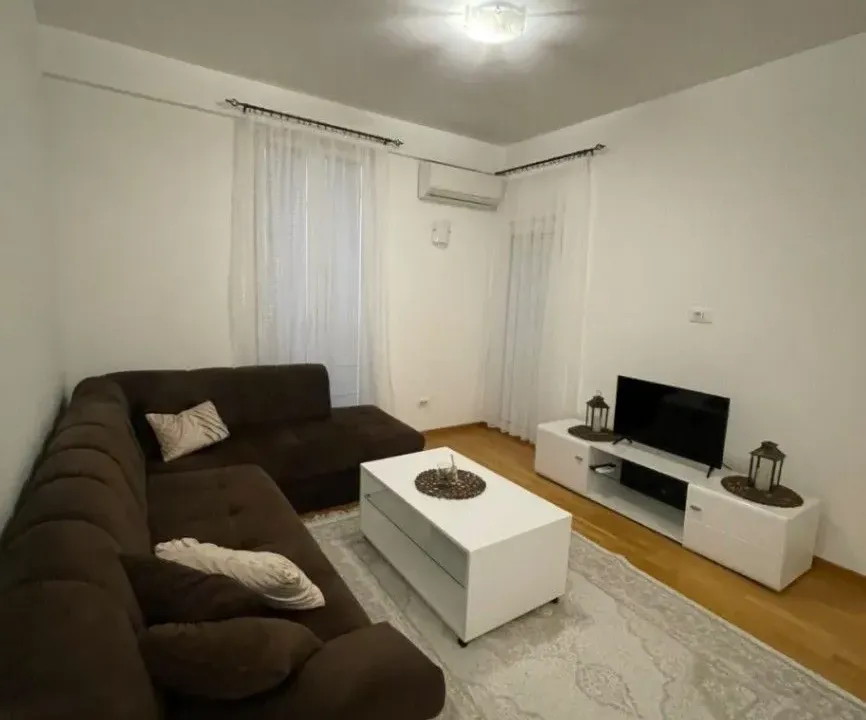 Izdavanje, jednosoban stan, 50m², Stari Aerodrom, Podgorica