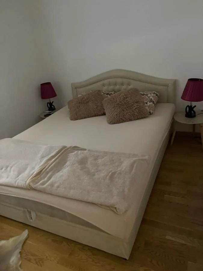Izdavanje, jednosoban stan, 34m², Salajka, Novi Sad Sve Podlokacije