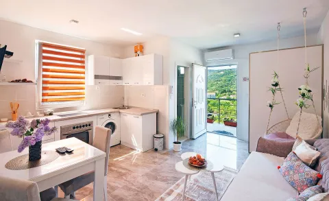 Rent, one bedroom apartment, 50m², Radanovići, Kotor - image 4