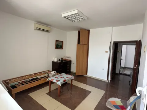 Izdavanje, garsonjera, 31m², Centar, Bar - image 2