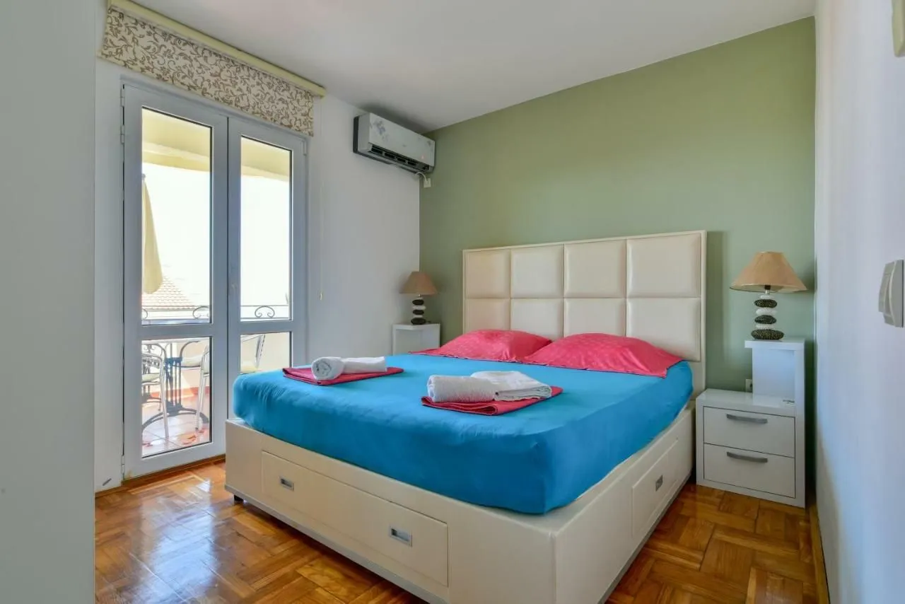 Prodaja, dvosoban stan, 70m², Sveti Stefan, Budva