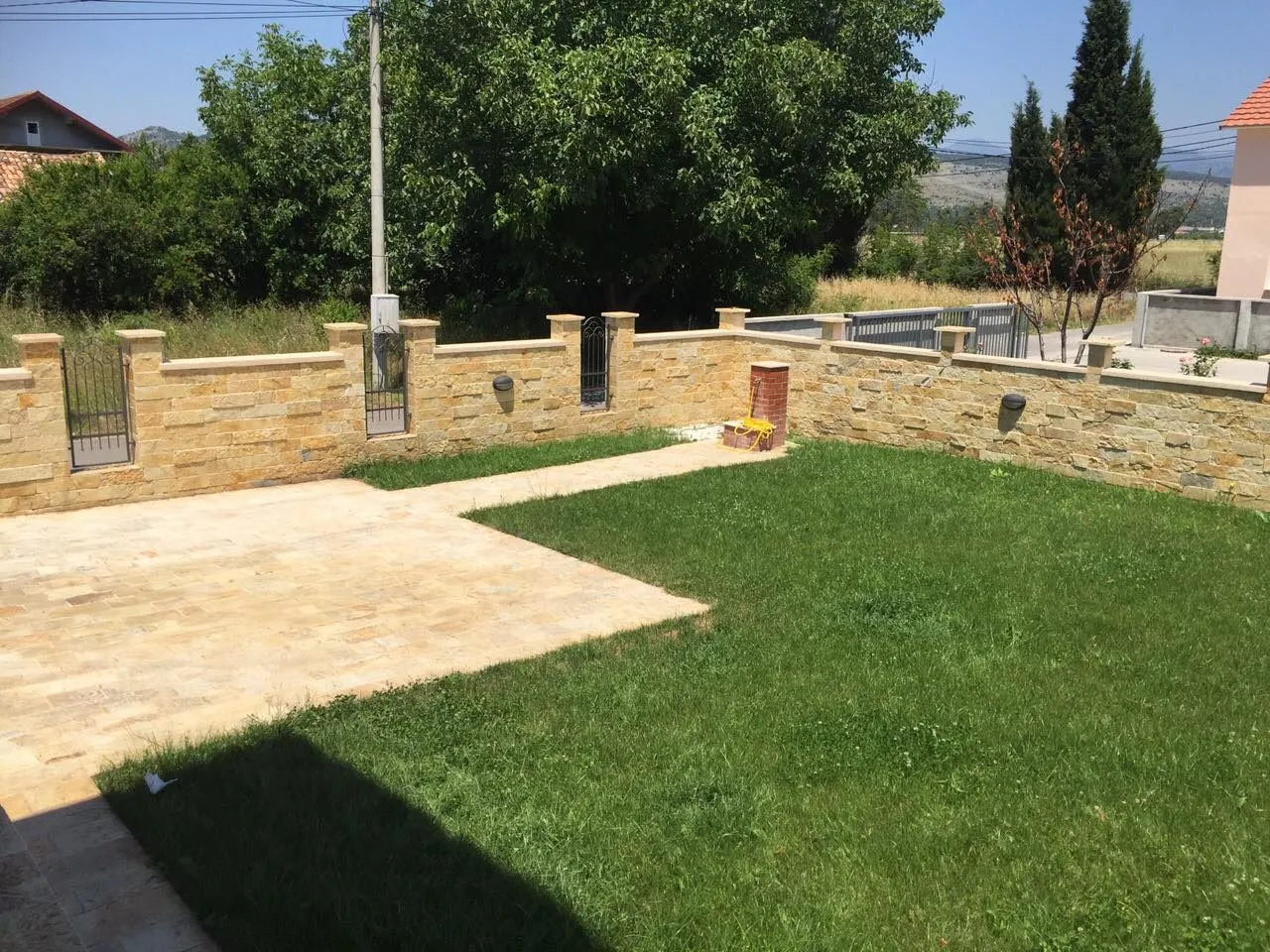 Izdavanje, kuća, 320m², Gornja Gorica, Podgorica