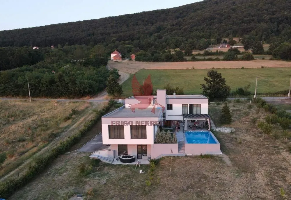 Prodaja, kuća, 580m², Kosmaj, Sopot