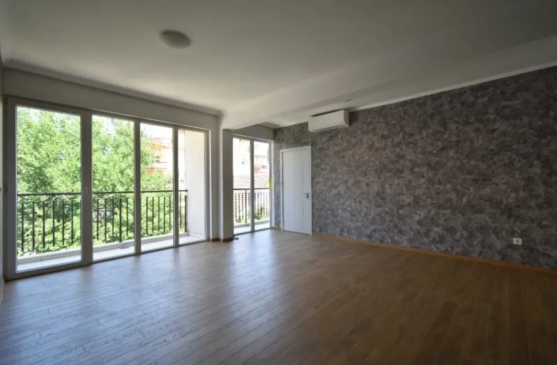 Izdavanje, trosoban stan, 90m², Vezirov Most, Podgorica