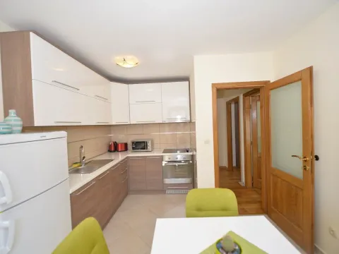 Prodaja, kuća, 251m², Prčanj, Kotor - image 9