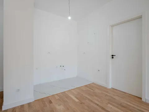 Prodaja, dvosoban stan, 65m², Centar, Bar - image 9