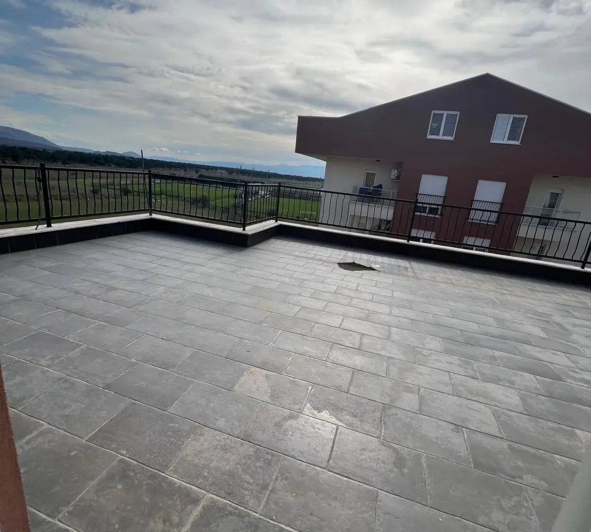Izdavanje, trosoban stan, 100m², Stari Aerodrom, Podgorica