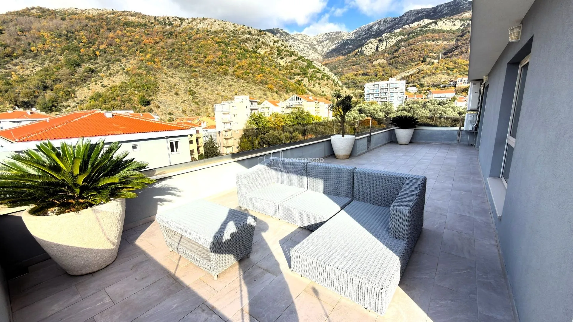 Prodaja, trosoban stan, 383m², Bečići, Budva