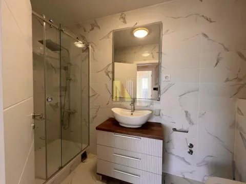 Rent, four bedroom apartment, 132m², Novo naselje, Novi Sad - image 13