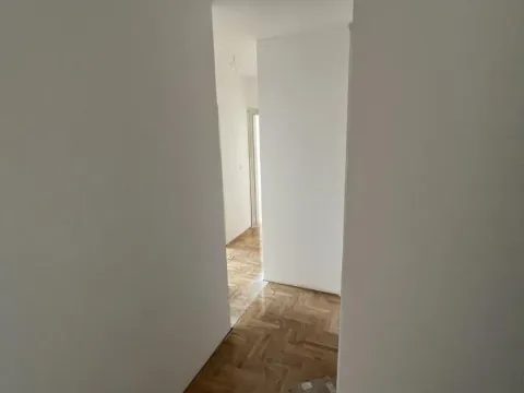 Prodaja, četvorosoban stan, 77m2, Centar, Niš