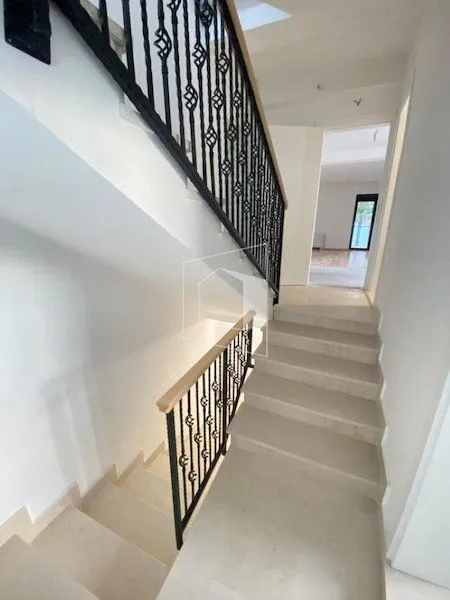 Sale, house, 400m², Tološi, Podgorica