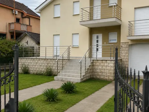 Rent, house, 337m², Stari Aerodrom, Podgorica - image 1