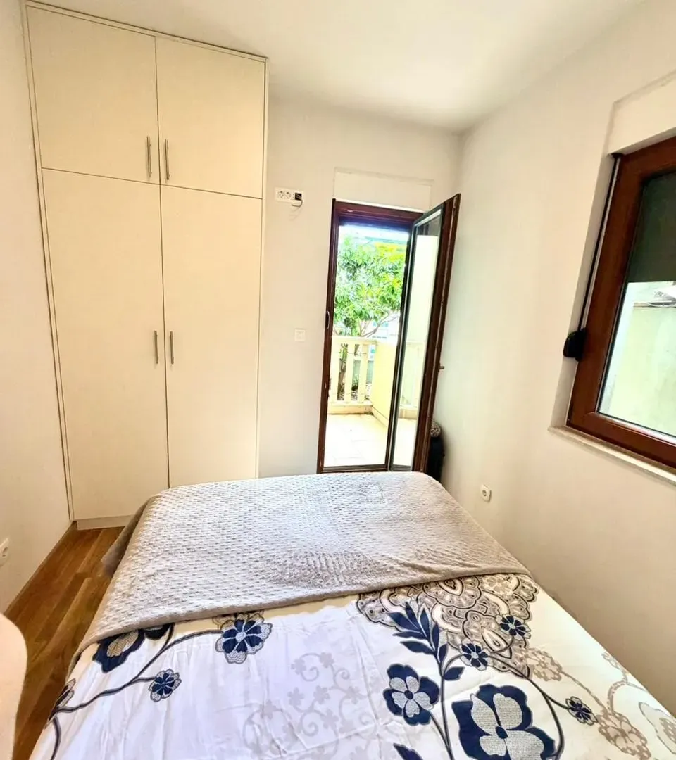 Izdavanje, jednosoban stan, 50m², Savina, Herceg Novi