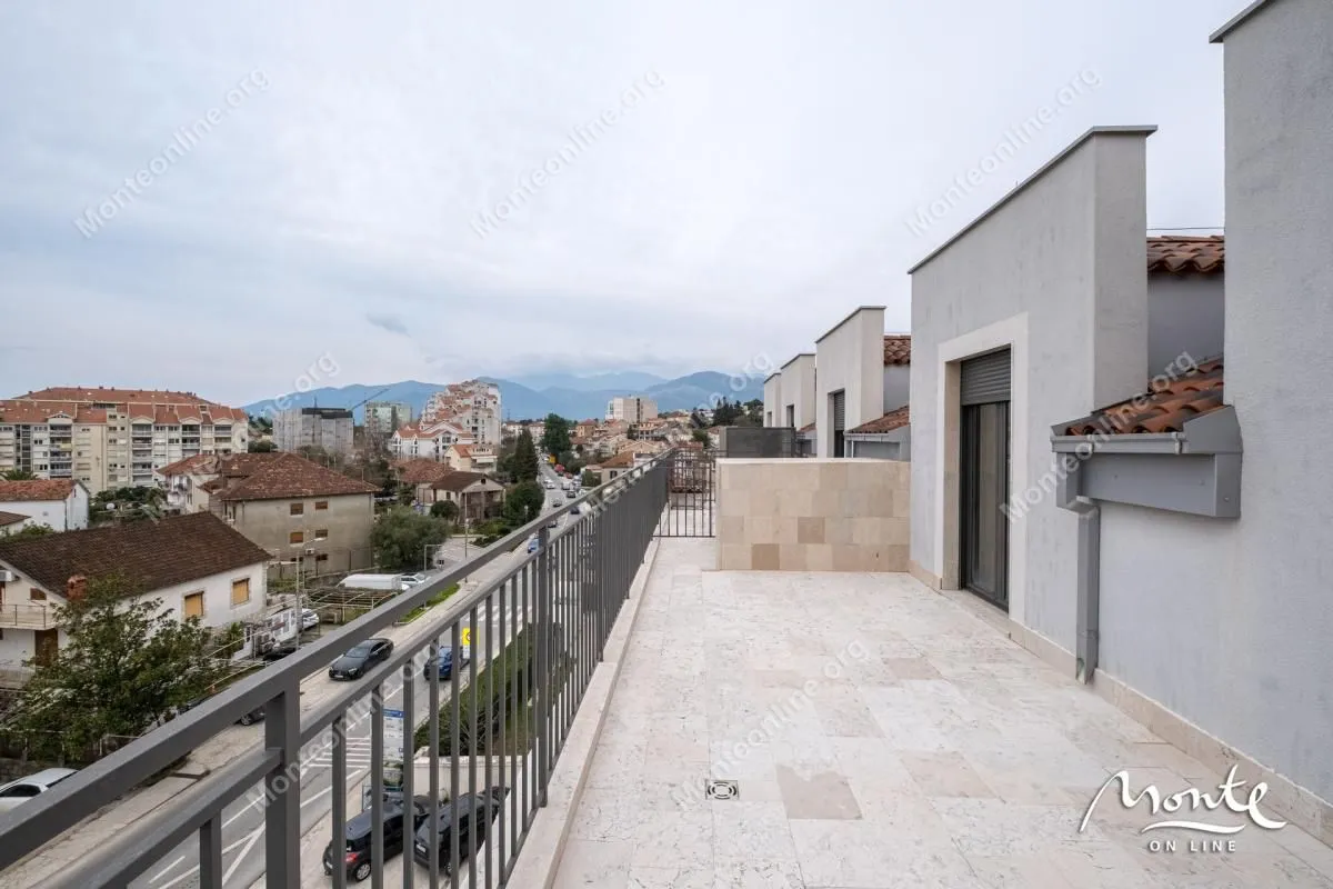 Prodaja, trosoban stan, 236m², Tivat, Crna Gora