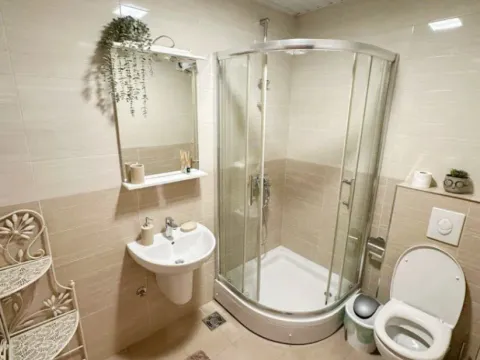 Izdavanje, dvosoban stan, 64m², City Kvart, Podgorica - image 10