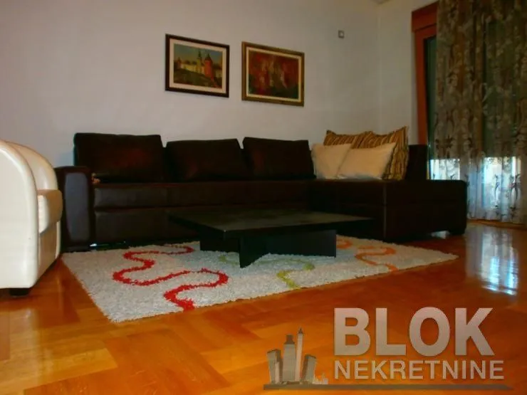 Izdavanje, dvosoban stan, 78m², Podgorica, Crna Gora