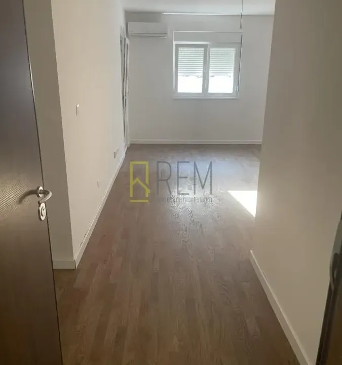Prodaja, jednosoban stan, 45m², Stari Aerodrom, Podgorica