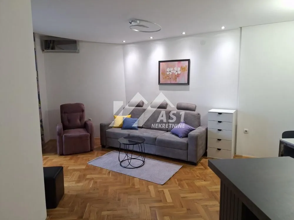 Izdavanje, trosoban stan, 70m², Bulevar Evrope, Novi Sad Sve Podlokacije