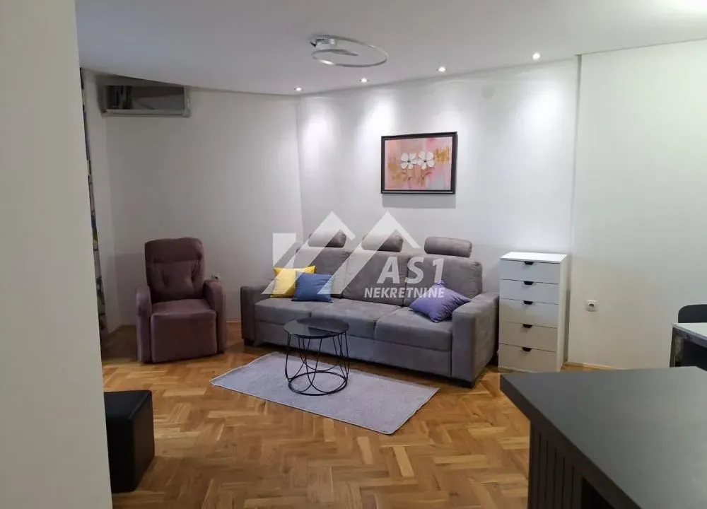 Izdavanje, trosoban stan, 70m², Bulevar Evrope, Novi Sad Sve Podlokacije