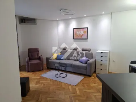 Izdavanje, trosoban stan, 70m², Bulevar Evrope, Novi Sad Sve Podlokacije - image 1
