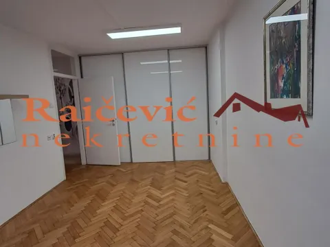 Izdavanje, poslovni prostor, 58m², Kalenić Pijaca, Vračar Sve Podlokacije - image 3