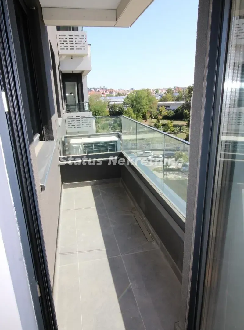 Izdavanje, trosoban stan, 60m², Sajmište, Novi Sad