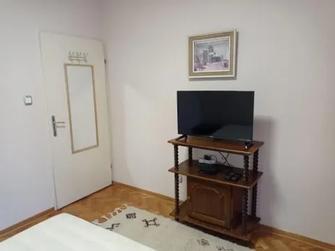 Izdavanje, trosoban stan, 75m², Žarkovo, Beograd - image 7