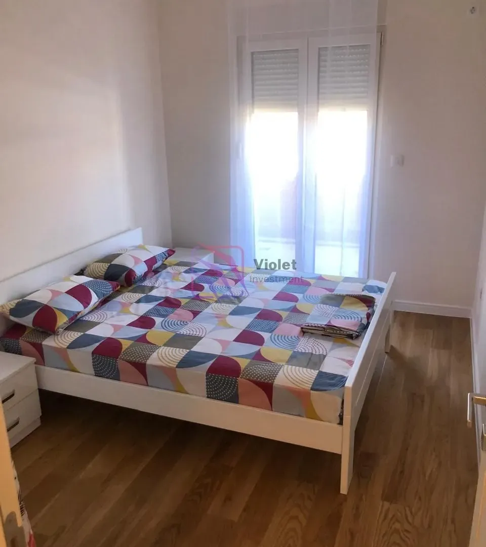 Izdavanje, jednosoban stan, 46m², Central Point, Podgorica
