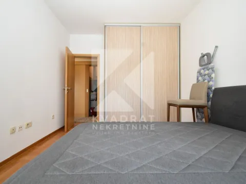 Izdavanje, trosoban stan, 100m², Blok 6, Podgorica - image 9