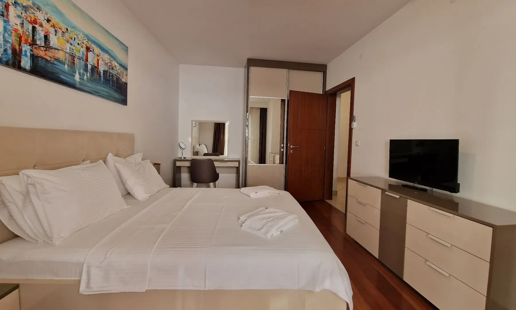Izdavanje, jednosoban stan, 90m², Bečići, Budva