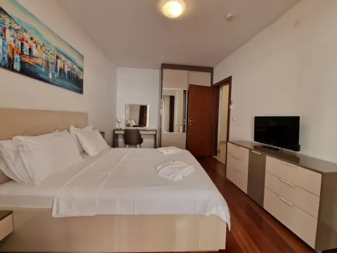 Rent, one bedroom apartment, 90m², Bečići, Budva - image 13