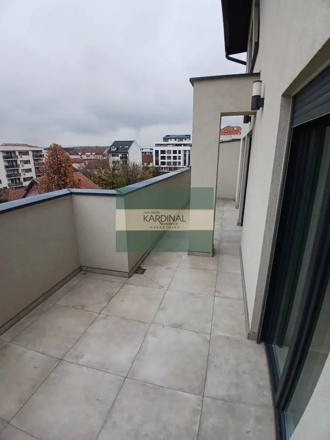 Prodaja, trosoban stan, 79m², Erdoglija, Kragujevac