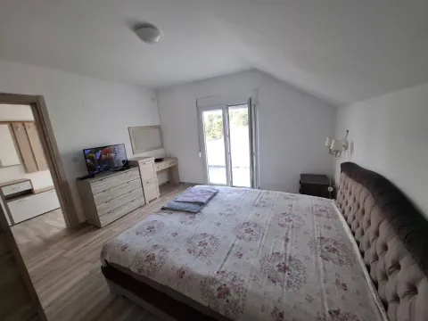 Izdavanje, dvosoban stan, 80m², Pod Kuk, Tivat - image 8