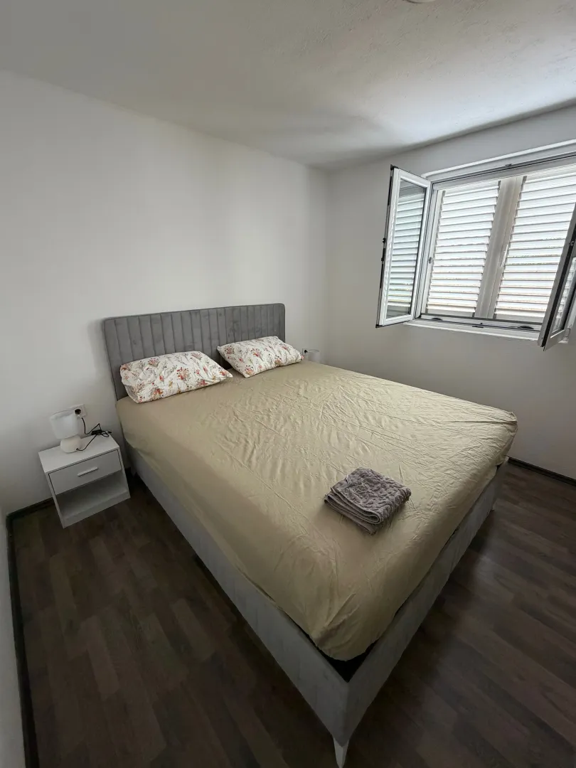 Rent, two bedroom apartment, 75m², Škaljari, Kotor
