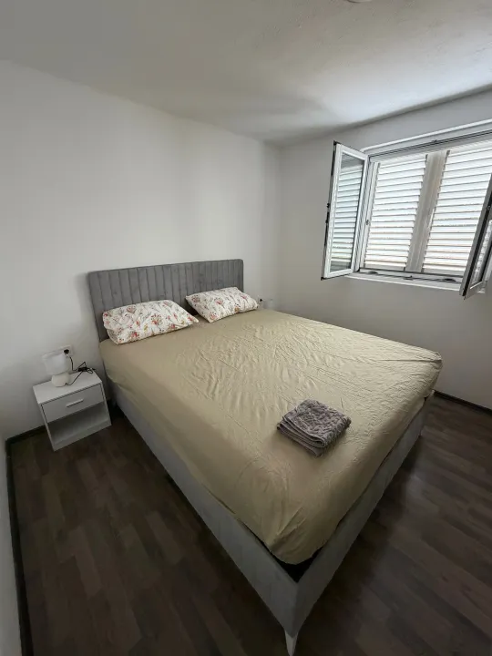 Rent, two bedroom apartment, 75m², Škaljari, Kotor