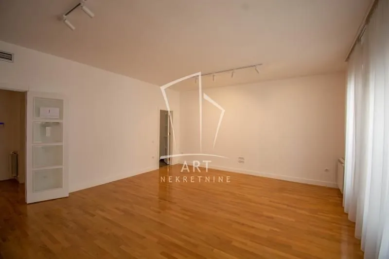 Izdavanje, trosoban stan, 94m², Vračar Hram, Vračar Sve Podlokacije