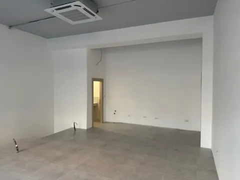 Izdavanje, poslovni prostor, 95m², Stari Aerodrom, Podgorica - image 7