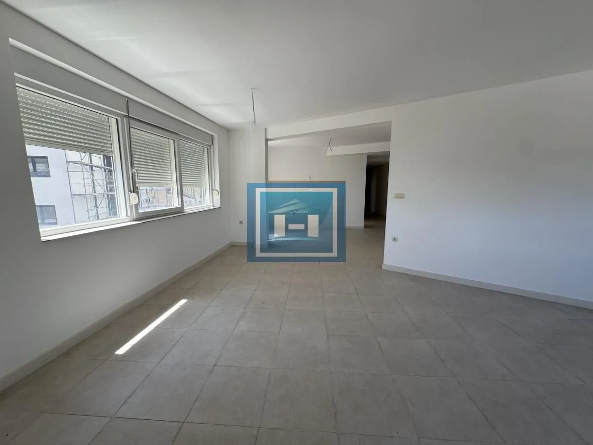Prodaja, četvorosoban stan, 97m², Centar, Paraćin