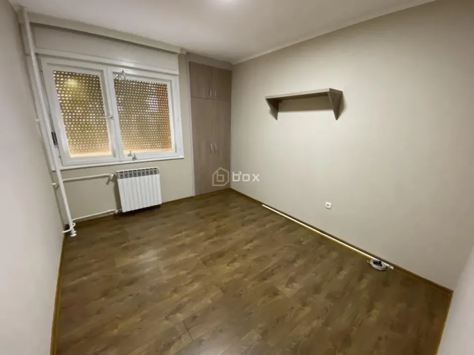 Rent, office space, 52m², Medijana, Niš