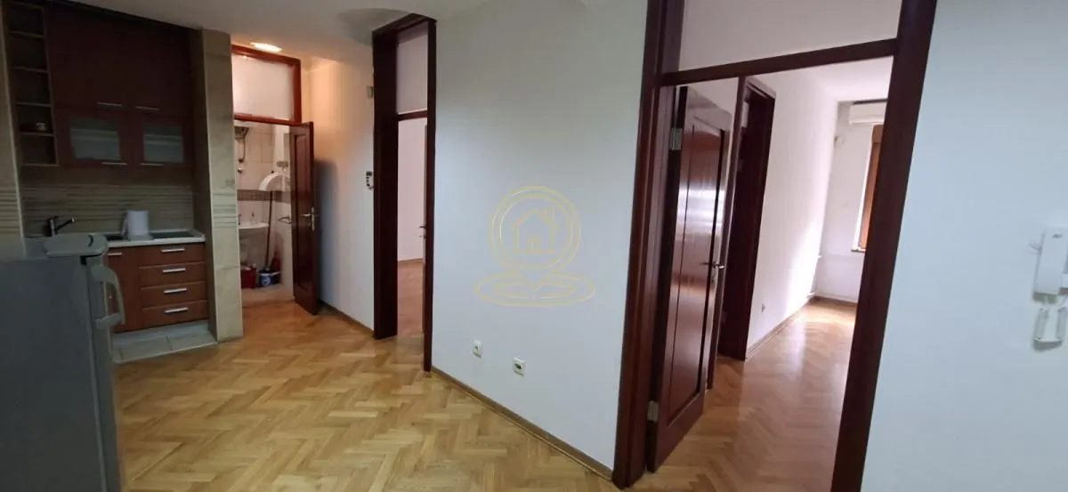 Rent, office space, 58m², Čubura, Beograd