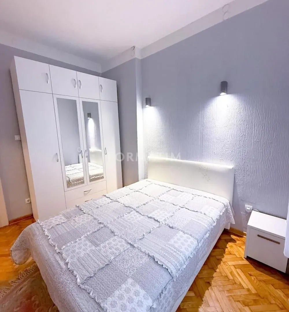 Izdavanje, dvosoban stan, 52m², Cvetni Trg, Vračar Sve Podlokacije